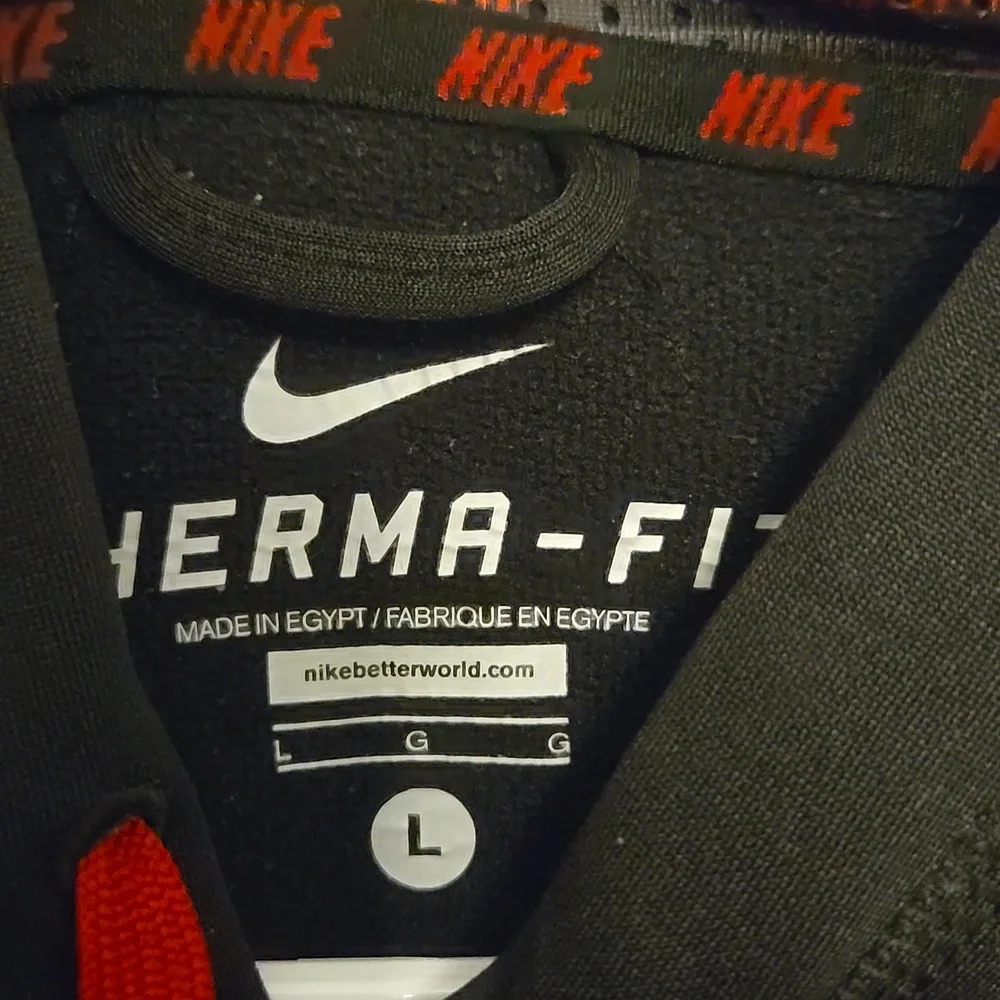 Nike Men's Therma-fit Hoodie Black with Red Accents - Picture 3 of 4